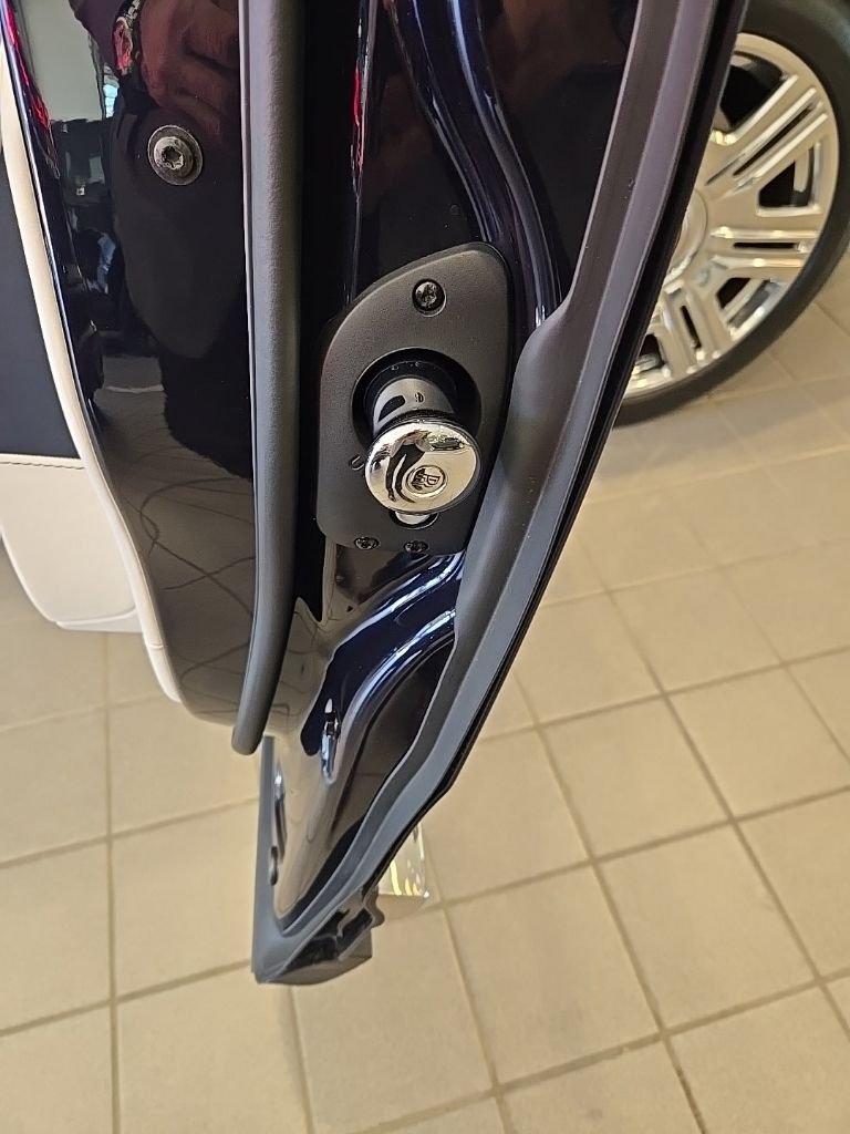 Used 2021 Midnight Sapphire Rolls-Royce Base image 20
