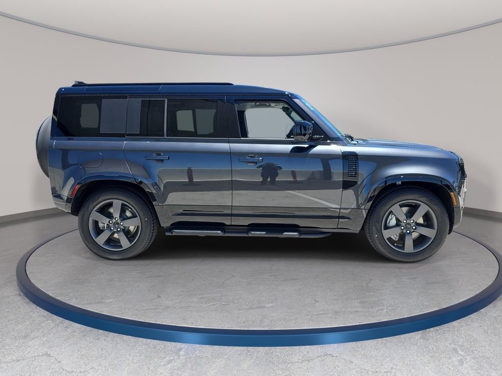 New 2026 Carpathian Grey Land Rover X-Dynamic SE image 4