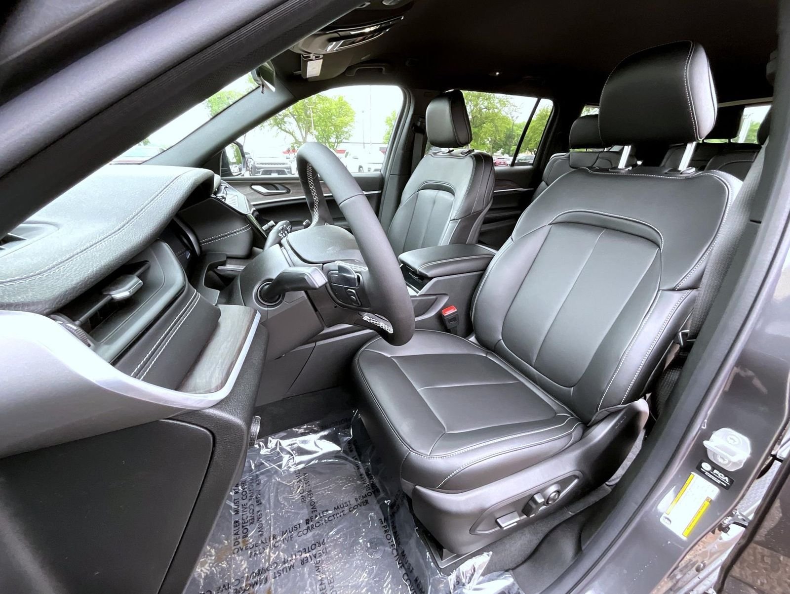 New 2026 Baltic Gray Metallic Clear-Coat Exterior Paint Jeep Limited image 11