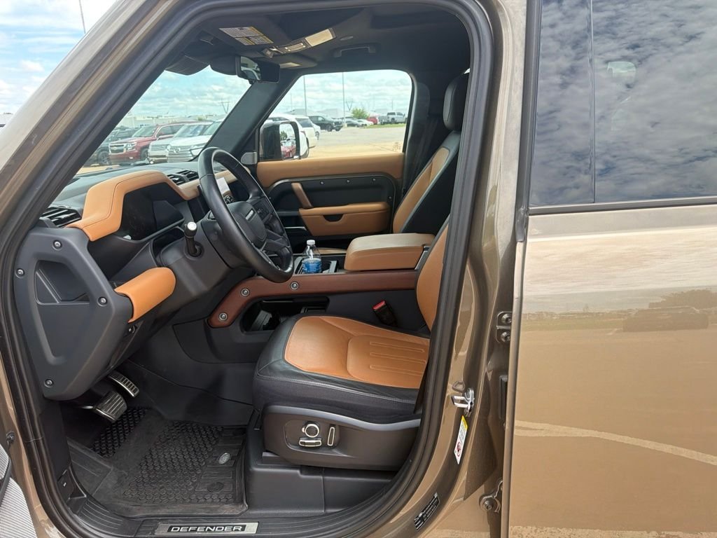Used 2023 Lantau Bronze Metallic Land Rover X image 8