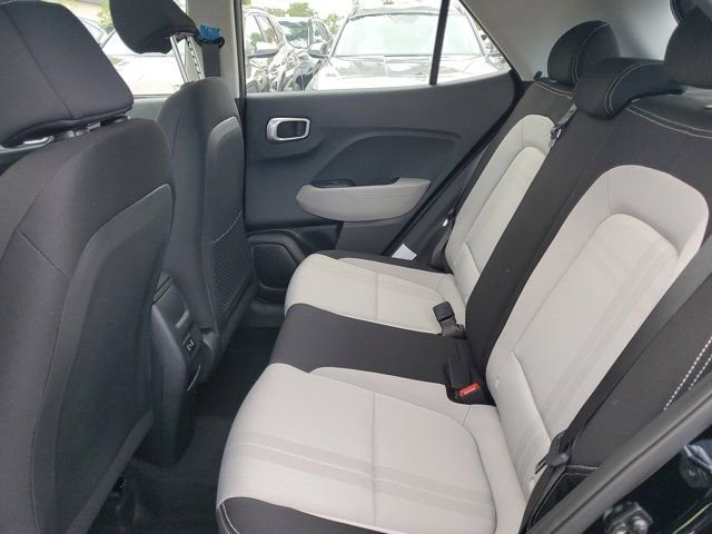 2025 Hyundai Venue SEL - Photo 15