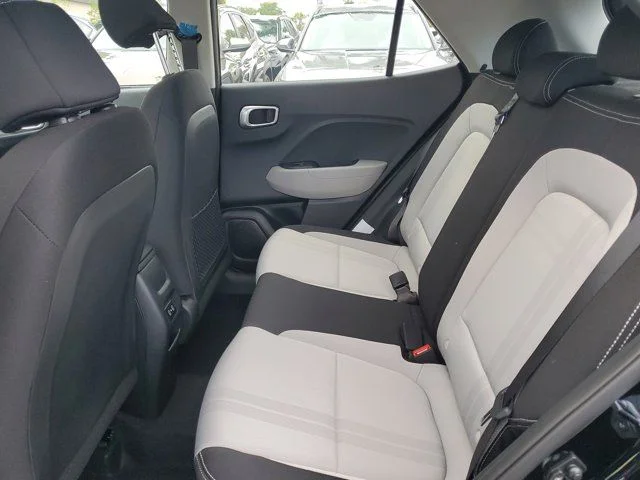 2025 Hyundai Venue SEL - Photo 15