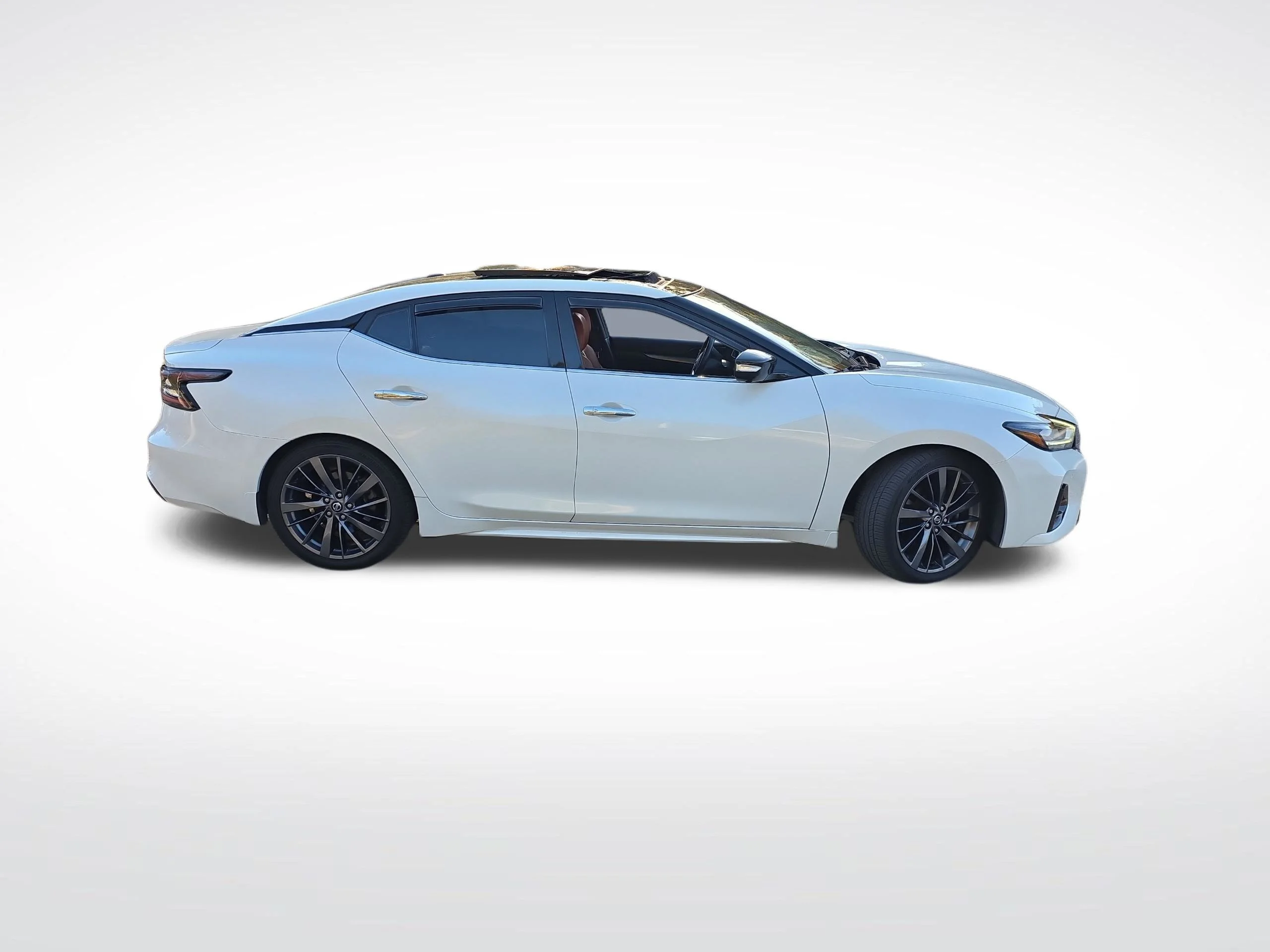 Used 2020 White Nissan Platinum image 4