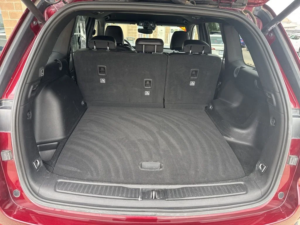 Used 2024 Red Jeep Altitude image 22