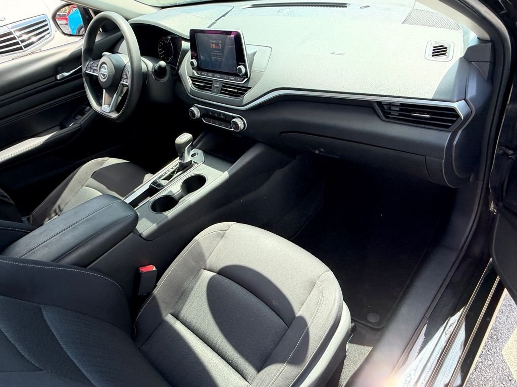Used 2020 Black Nissan 2.5 S image 18