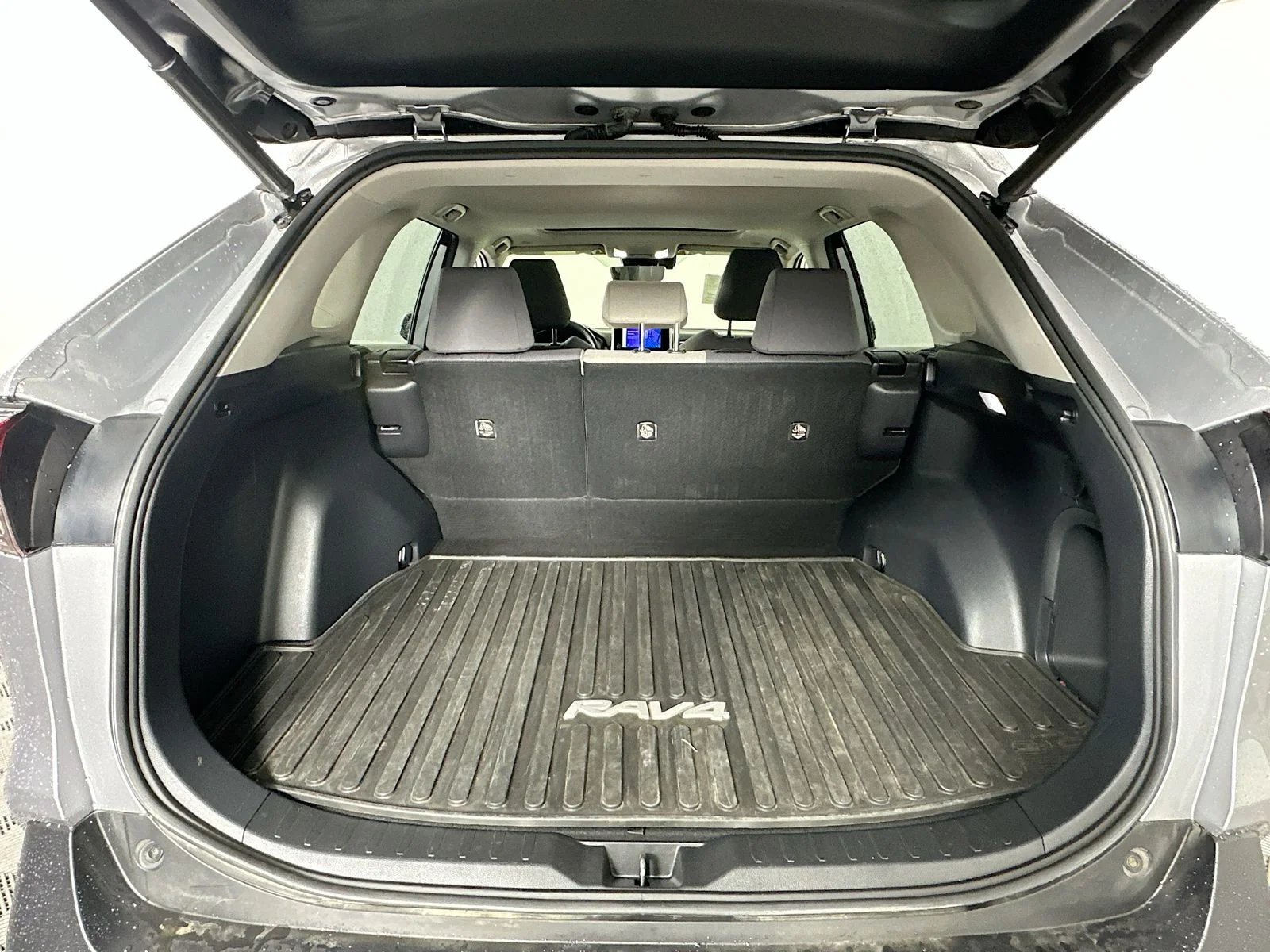 Used 2023 Silver Toyota XLE image 27