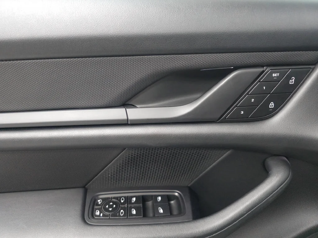 Used 2022 Volcano Grey Metallic Porsche Base image 6