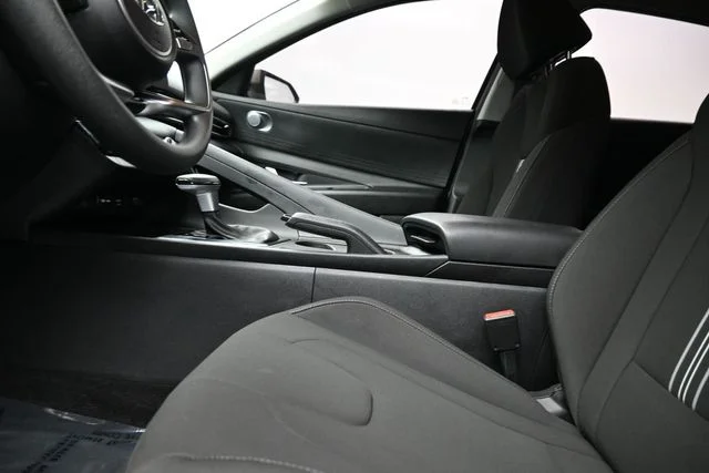 Used 2023 Silver Hyundai SEL image 16