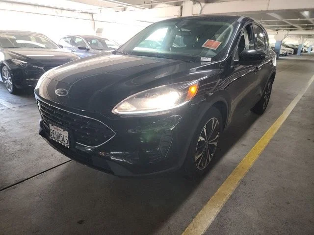 Used 2022 Black Ford SE image 4