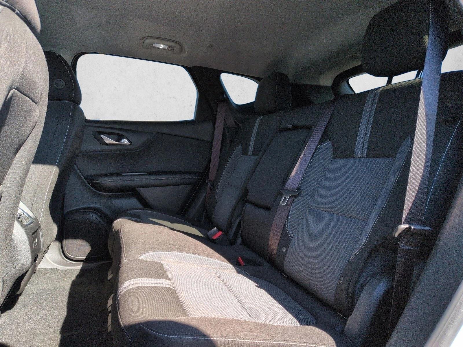Used 2025 Summit White Chevrolet LT image 18