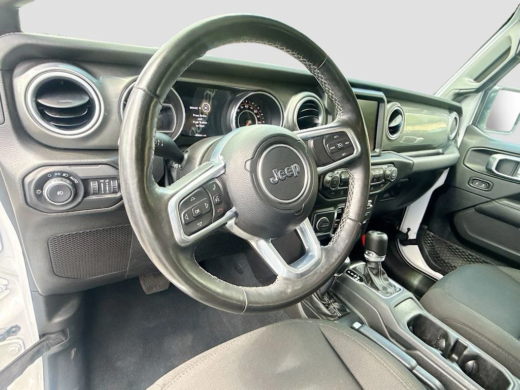 Used 2022 White Jeep Unlimited Sahara image 12