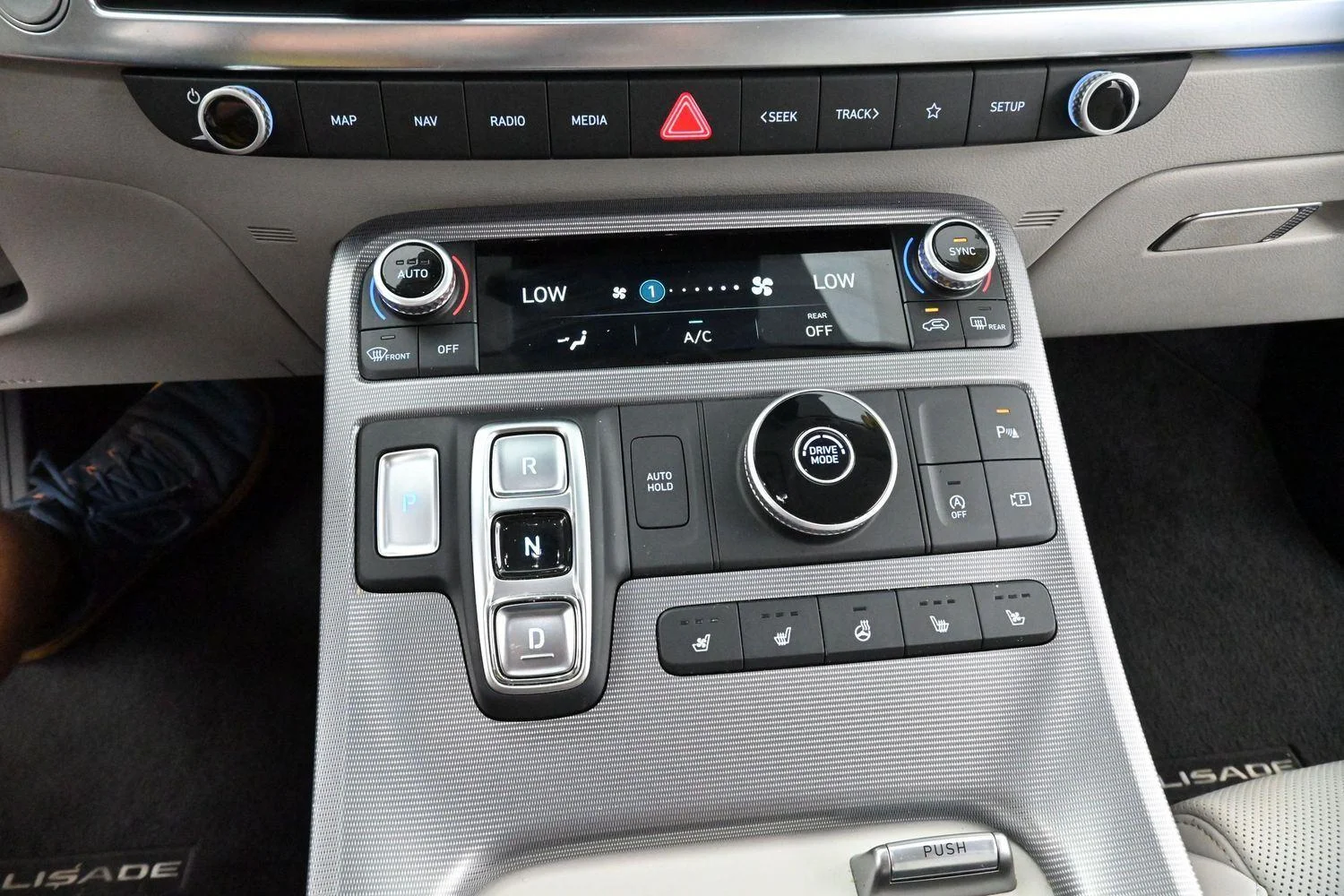 Used 2024 Hyper White Hyundai Calligraphy image 27