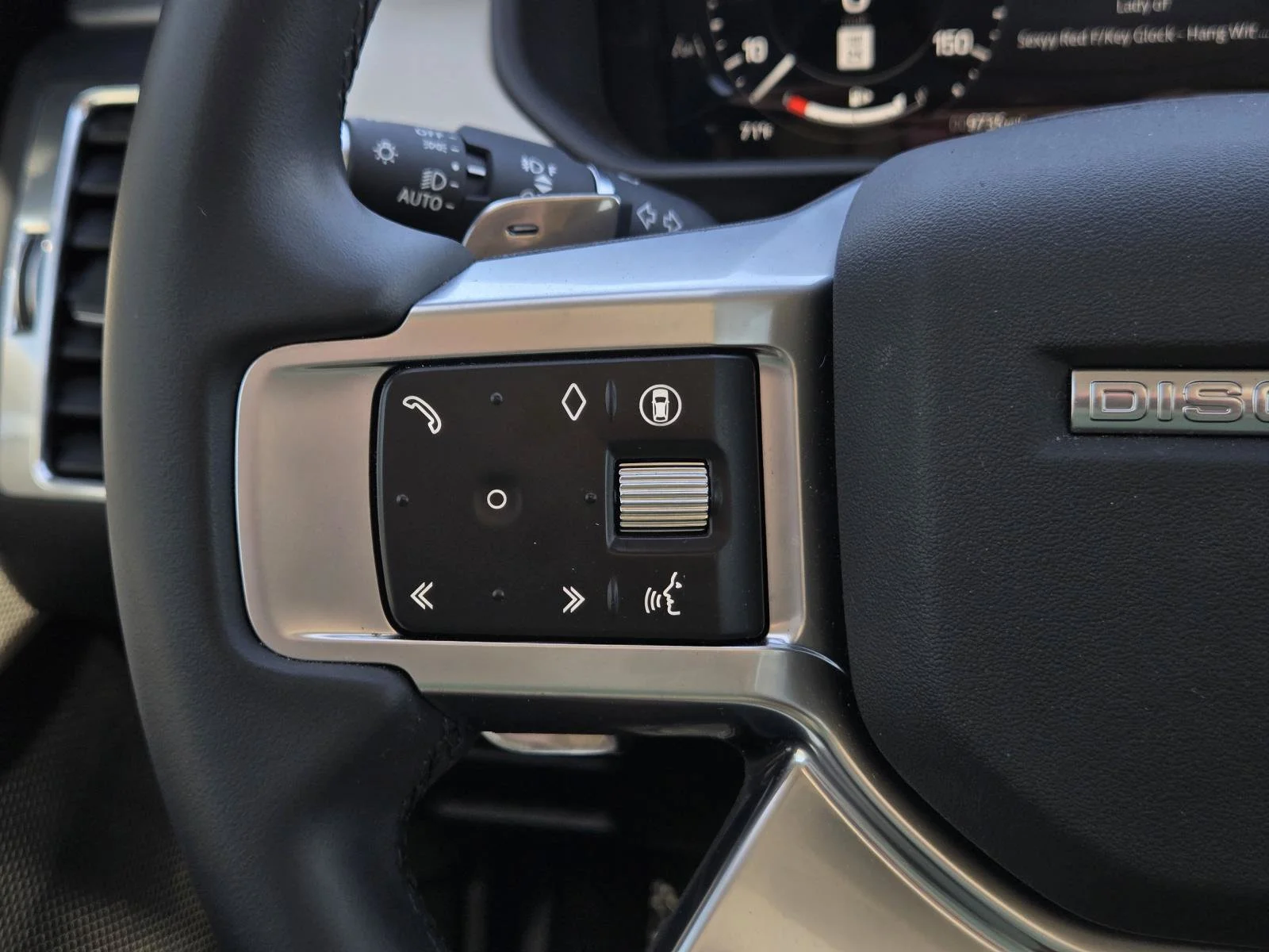 Used 2025 Fuji White Land Rover Dynamic SE image 15