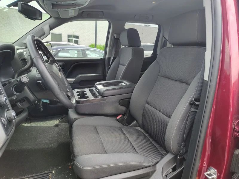 Used 2018 Red Chevrolet LT image 9