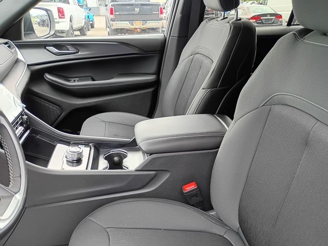 New 2026 Silver Zynith Exterior Paint Jeep Laredo X image 13