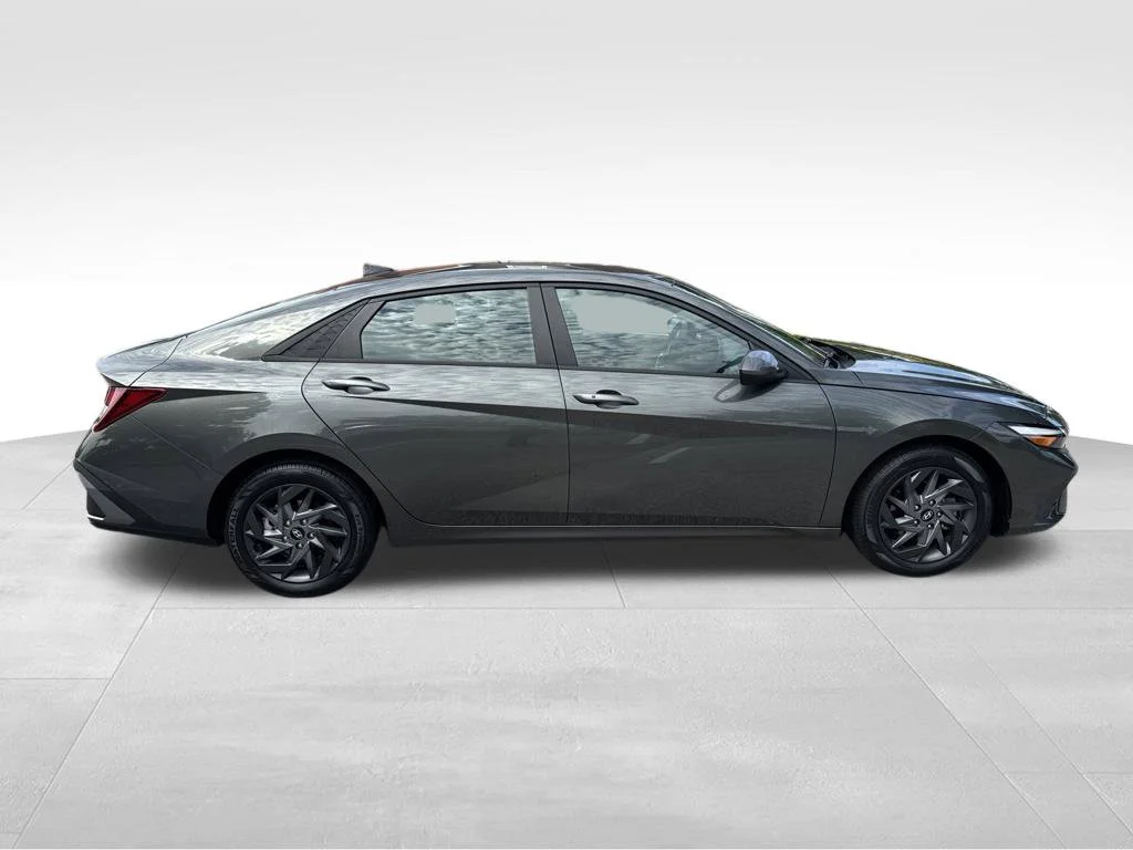 Used 2024 Gray Hyundai SEL image 7