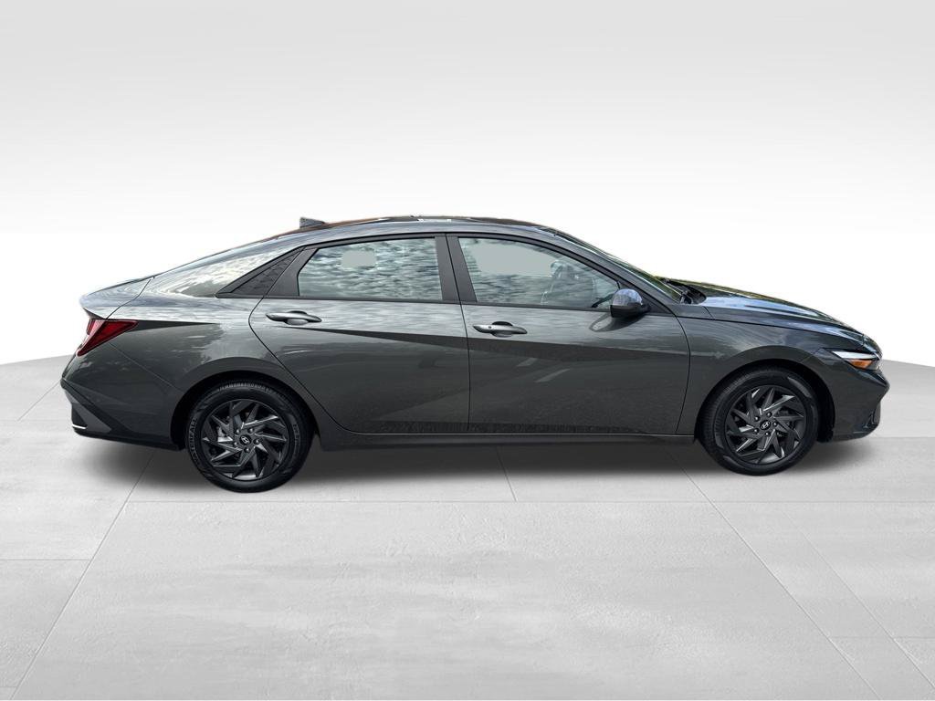 Used 2024 Gray Hyundai SEL image 7