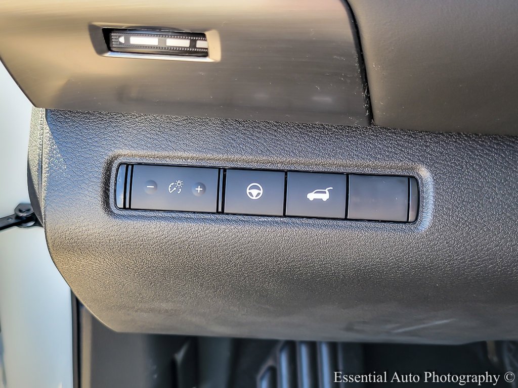 New 2026 Everest White Pearl Tricoat Nissan SL image 17