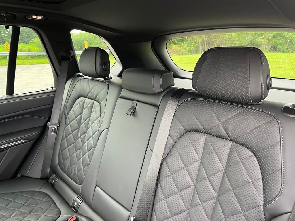 Used 2026 Gray BMW xDrive40i image 23