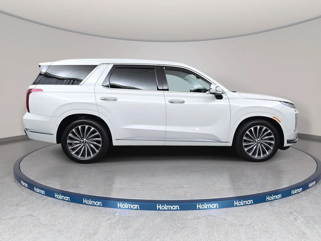 Used 2025 White Hyundai Calligraphy image 5