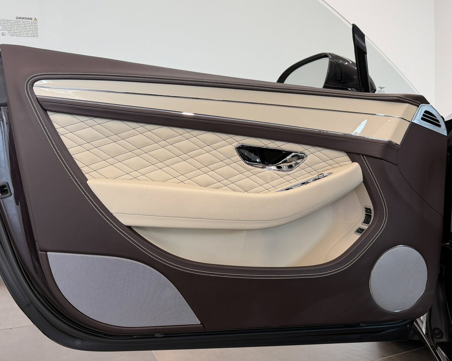 Used 2023 Brown Bentley V8 image 12