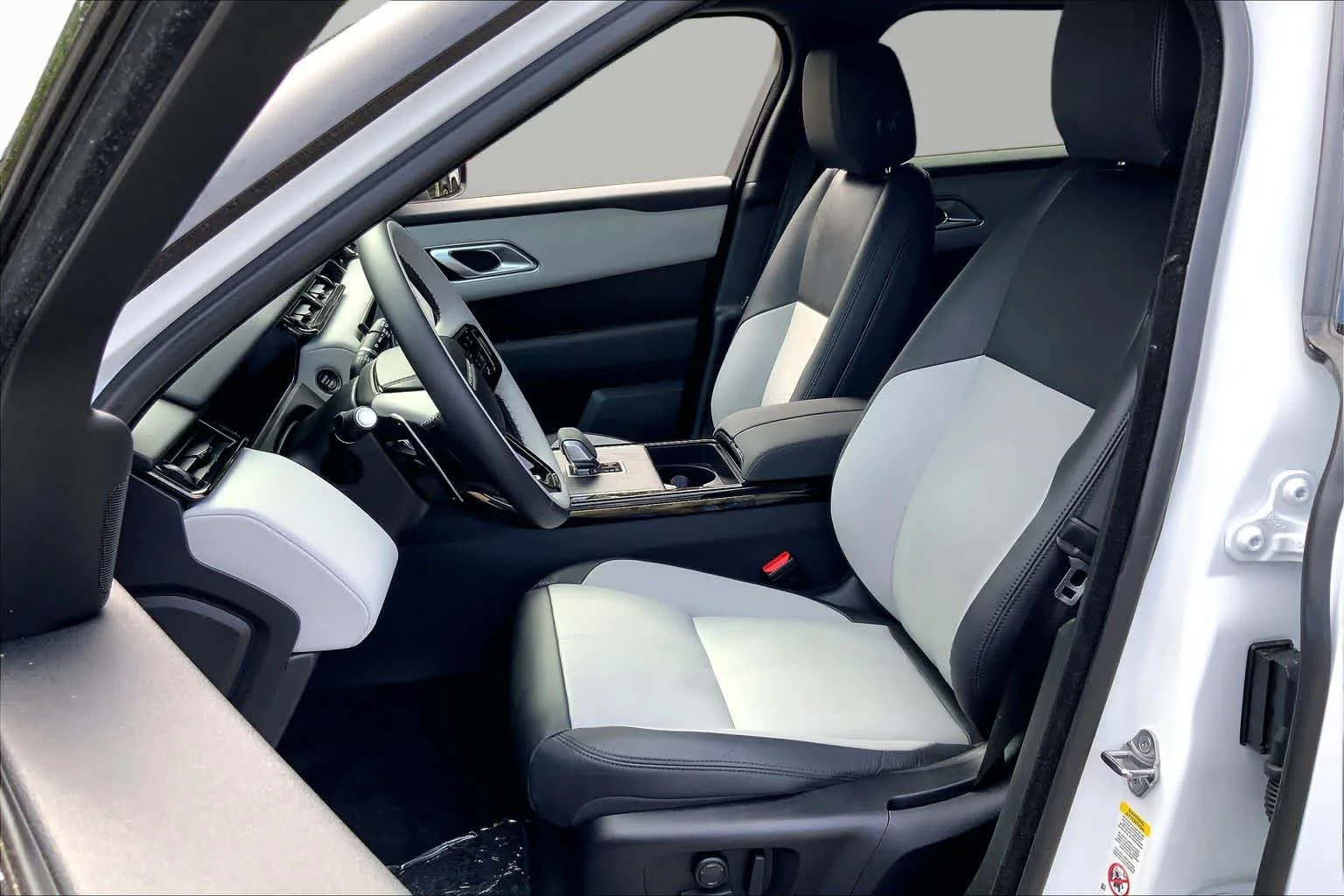 Used 2026 Fuji White Land Rover S image 9