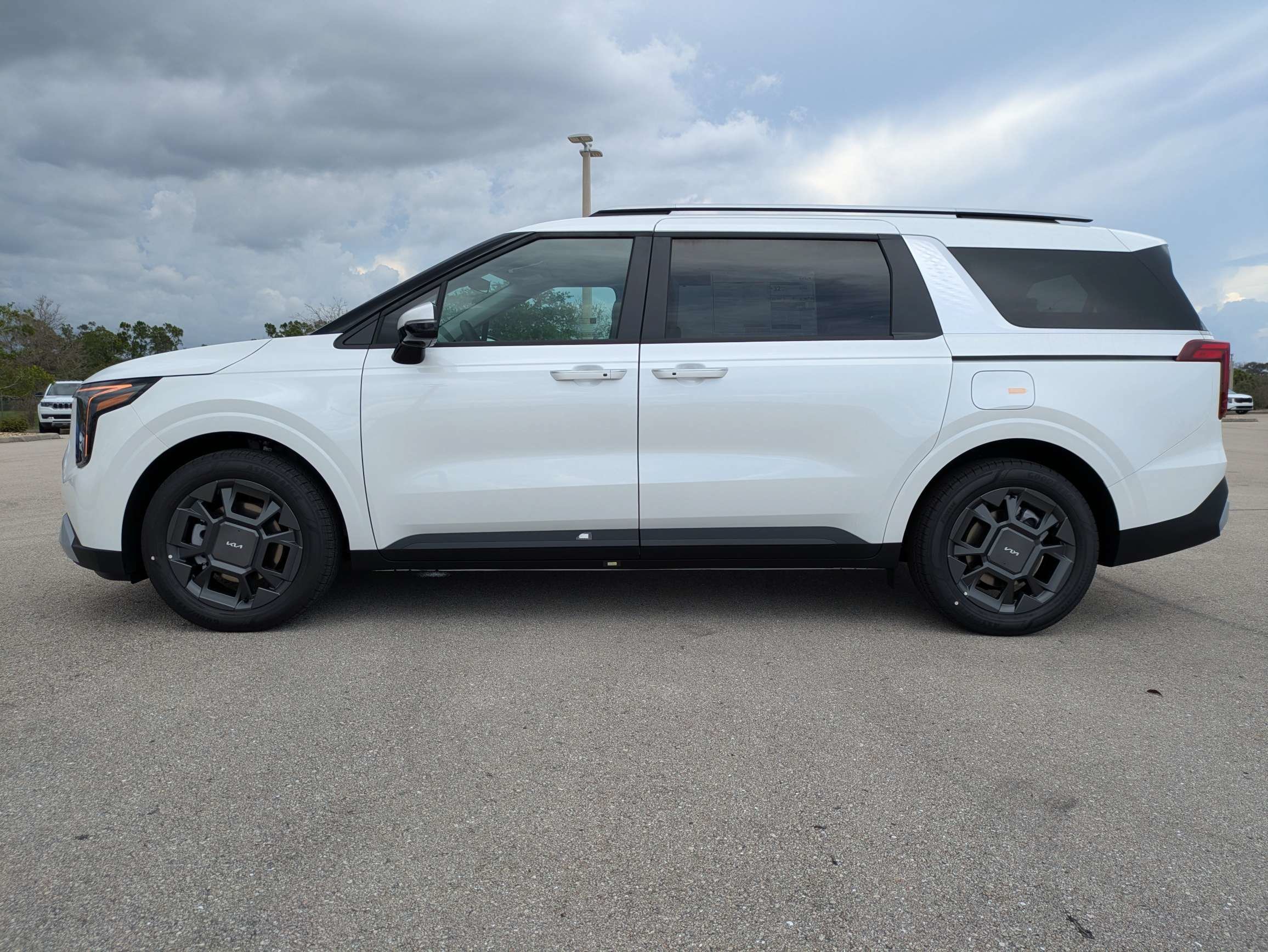 New 2026 Snow White Pearl Kia EX image 7