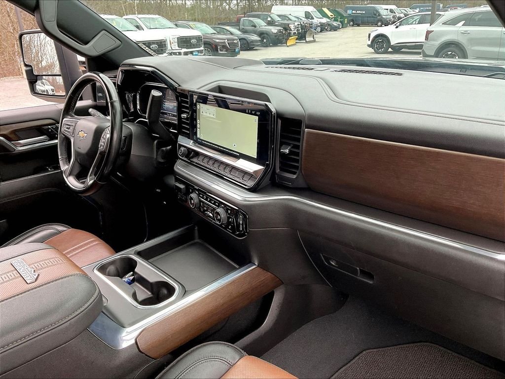 Used 2024 Black Chevrolet High Country image 13