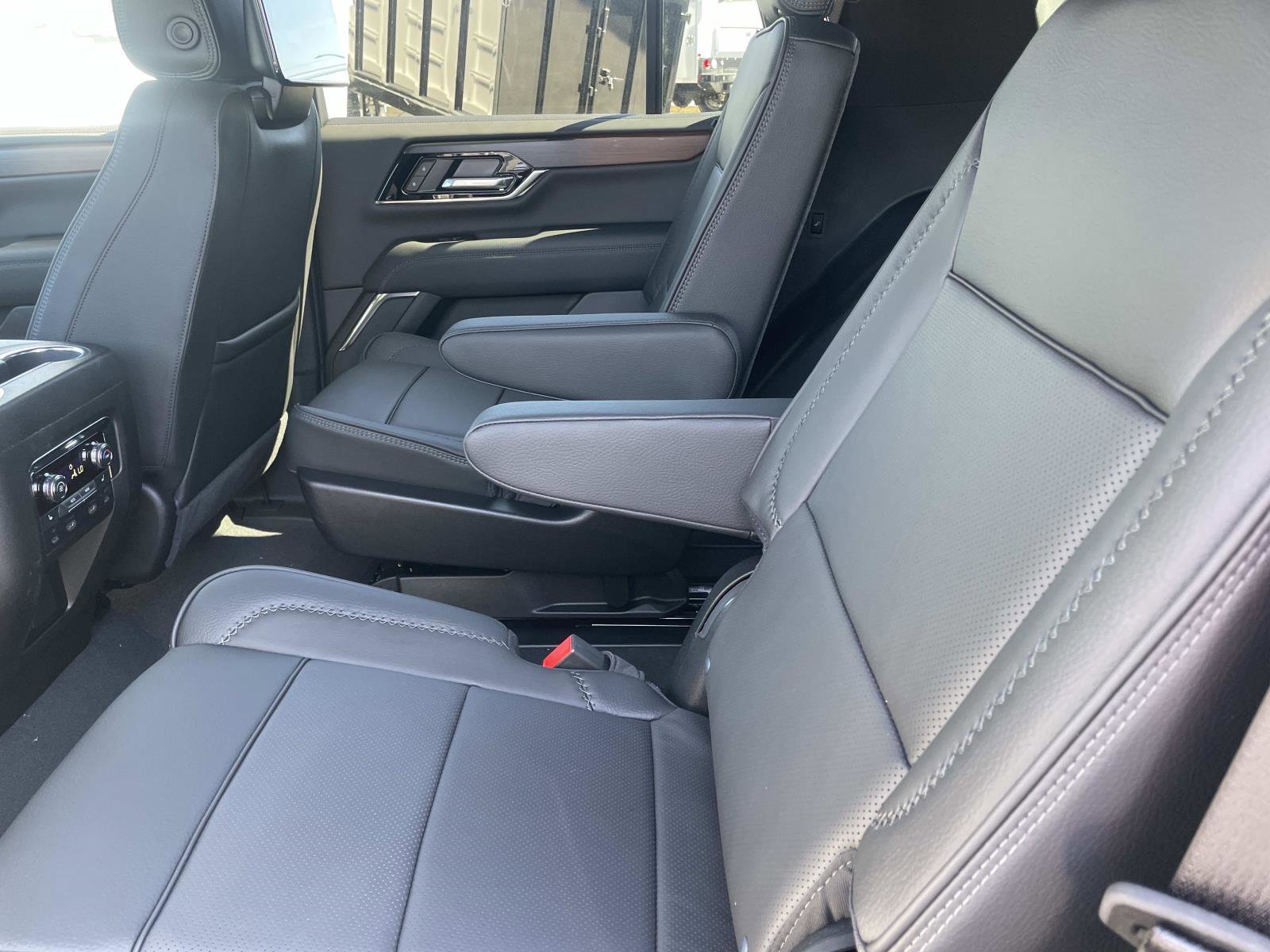 2026 GMC Yukon Denali - Photo 24