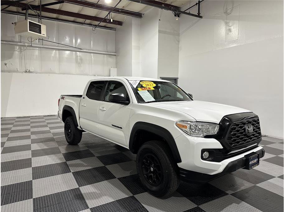 2023 Toyota Tacoma SR5 photo 2