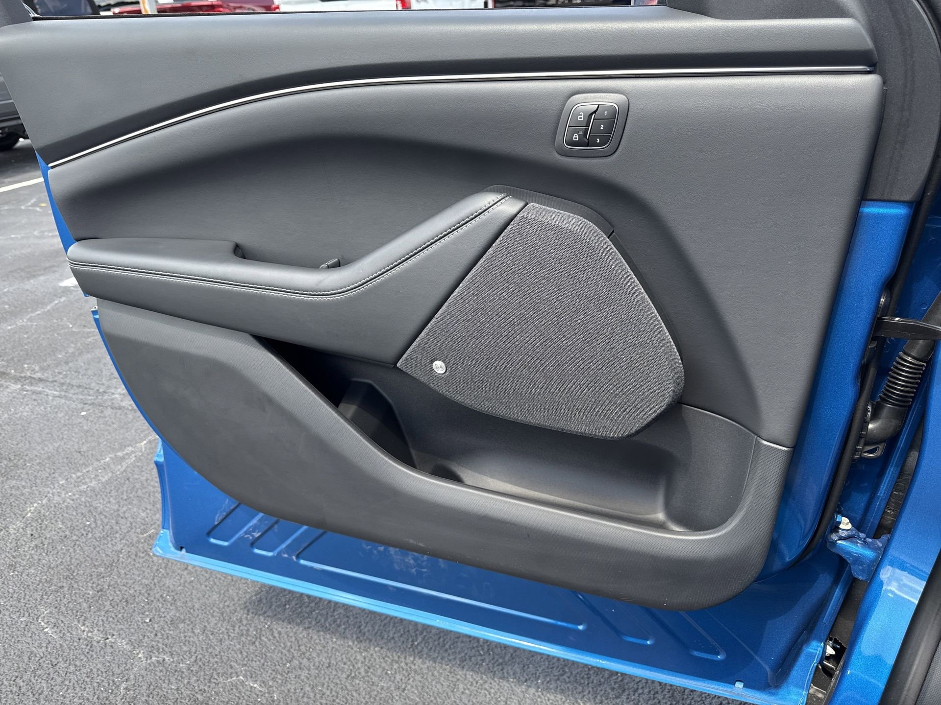 2025 Ford Mustang Mach-E Premium - Photo 17