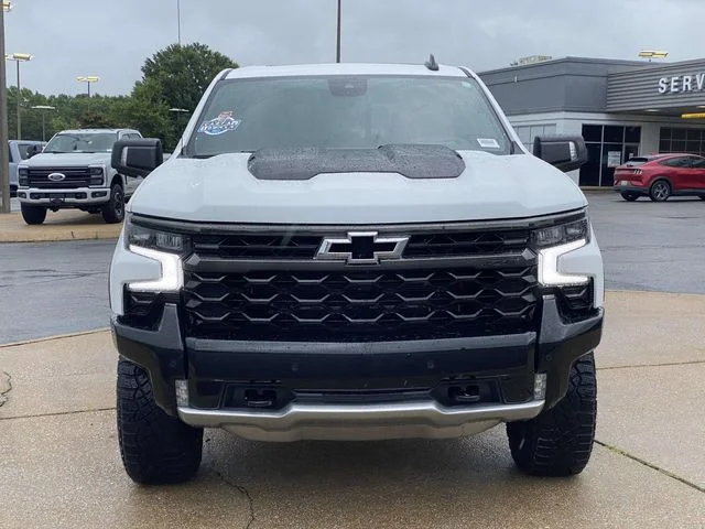 Used 2025 White Chevrolet ZR2 image 28