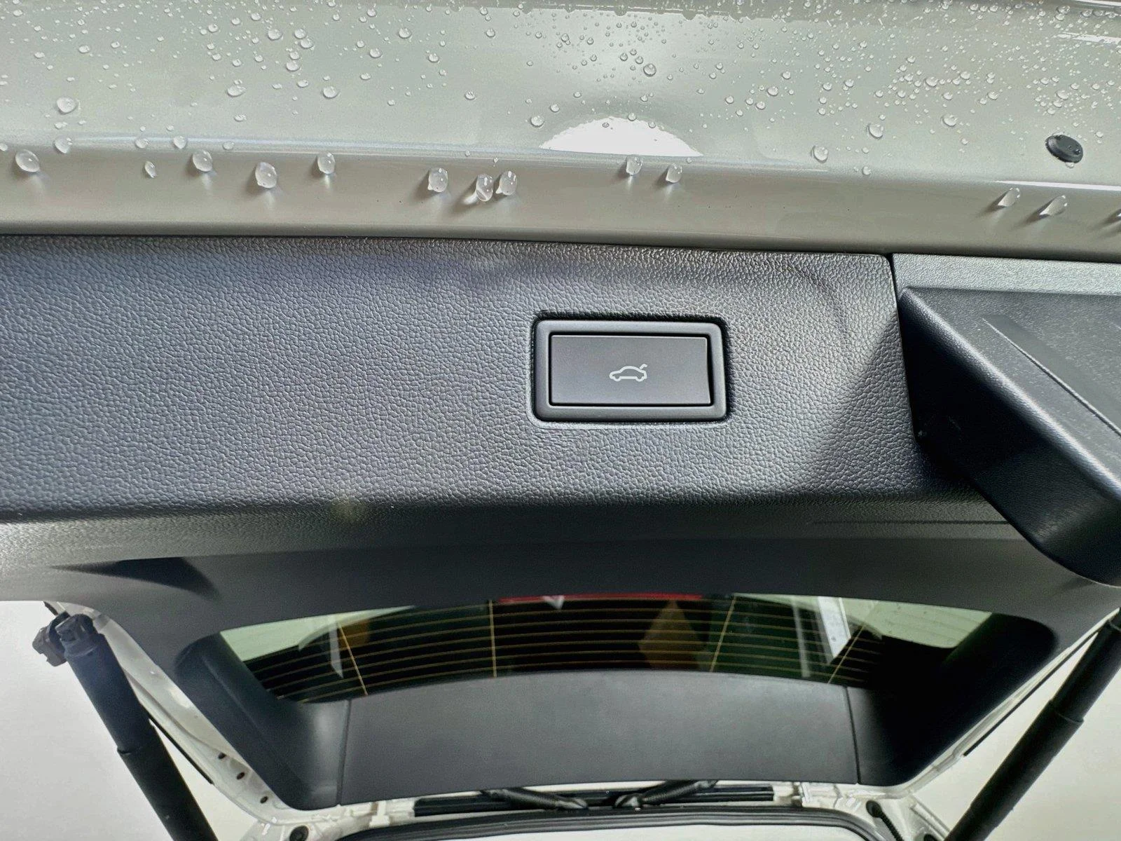 New 2027 Sandstone Volkswagen SE w/Technology image 37