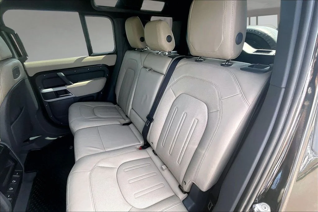 Used 2022 Black Land Rover S image 27