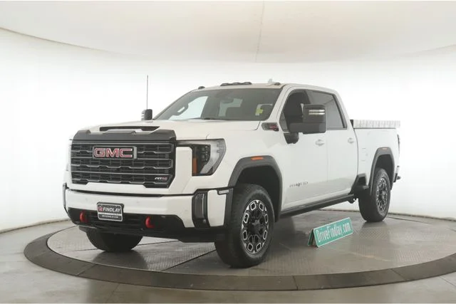 Used 2024 White GMC AT4 image 10