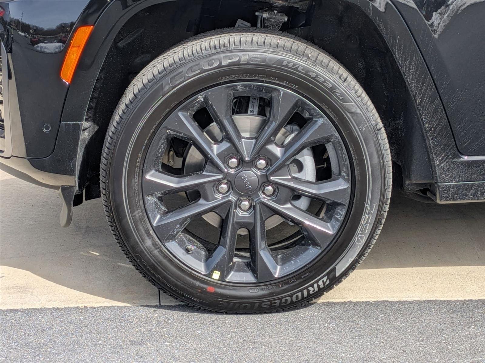 New 2026 Diamond Black Crystal Pearl-Coat Exterior Paint Jeep Limited Reserve image 9