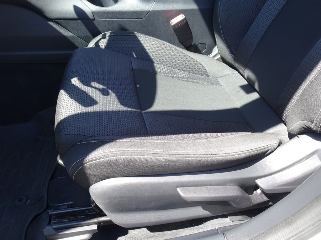Used 2024 White Subaru 2.5i image 8