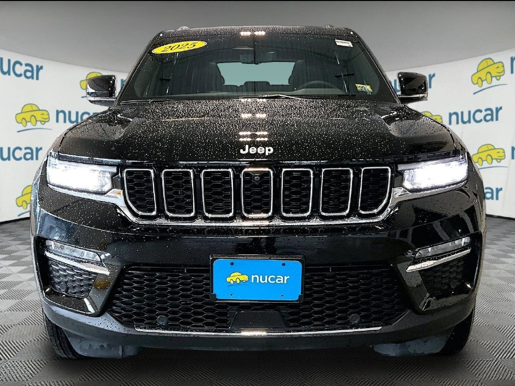 Used 2025 Diamond Black Crystal Pearlcoat Jeep Limited image 2
