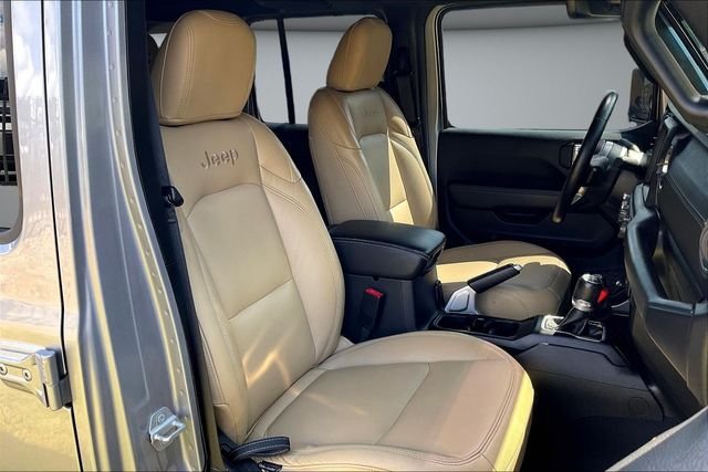 Used 2020 Silver Jeep Unlimited Sahara image 30