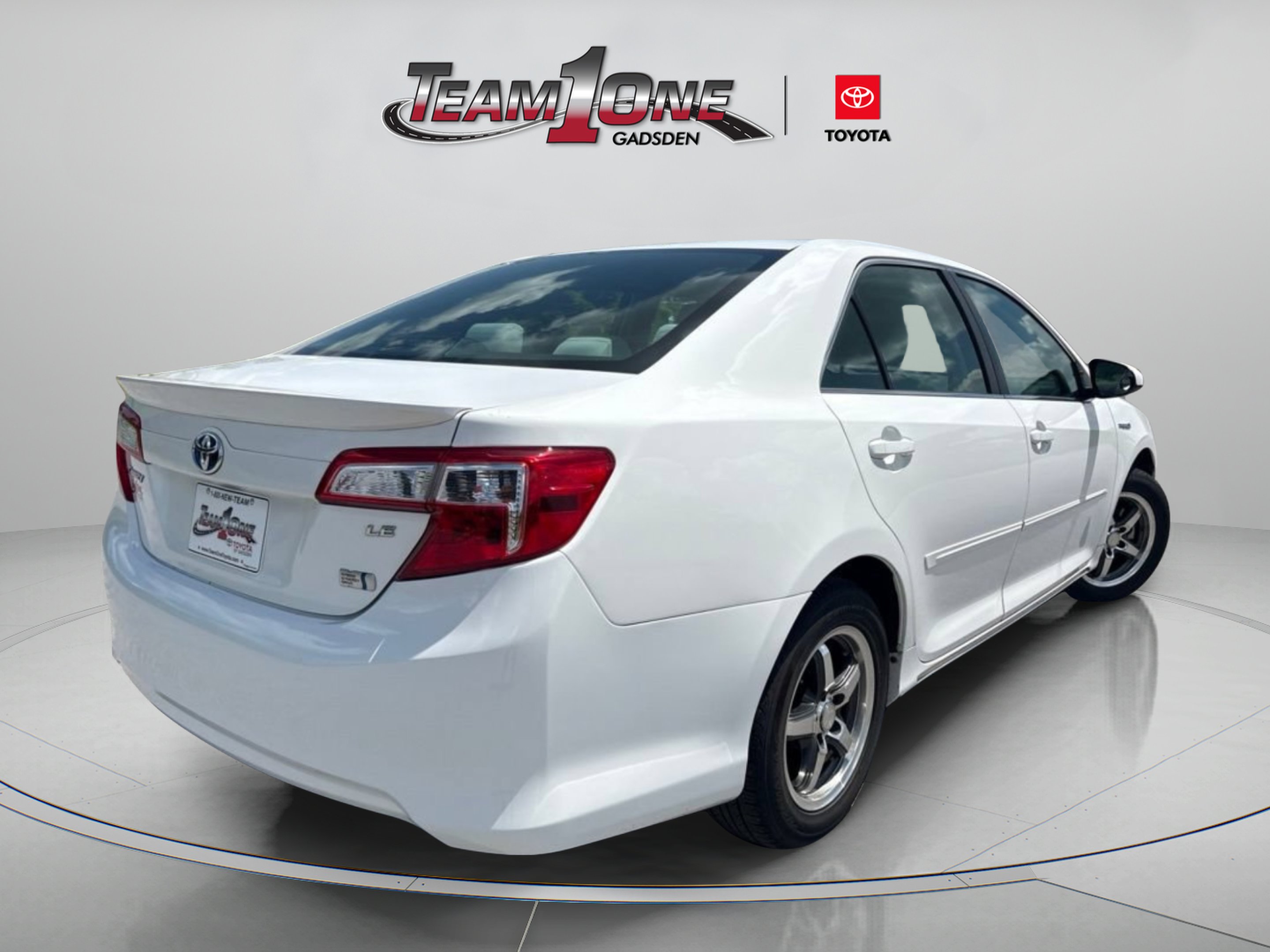 Used 2012 Super White Toyota LE image 6