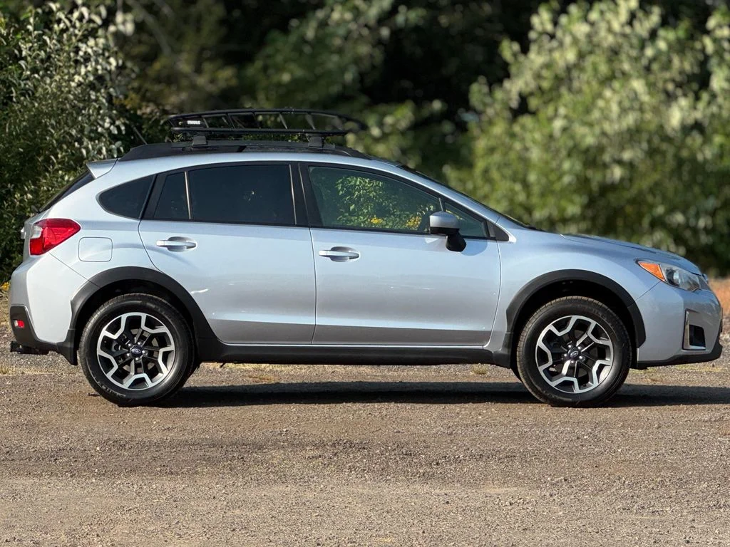 Used 2017 Ice Silver Metallic Subaru 2.0i Premium image 8