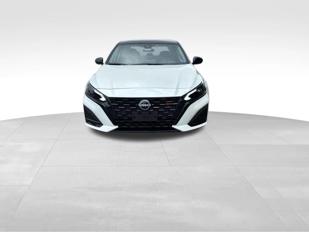New 2026 Pearl White TriCoat / Super Black Two-tone Nissan SR image 8