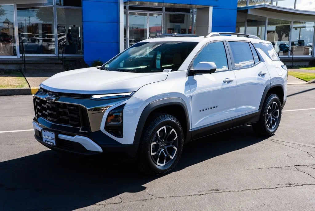 New 2027 Polar White Tricoat Chevrolet ACTIV image 2