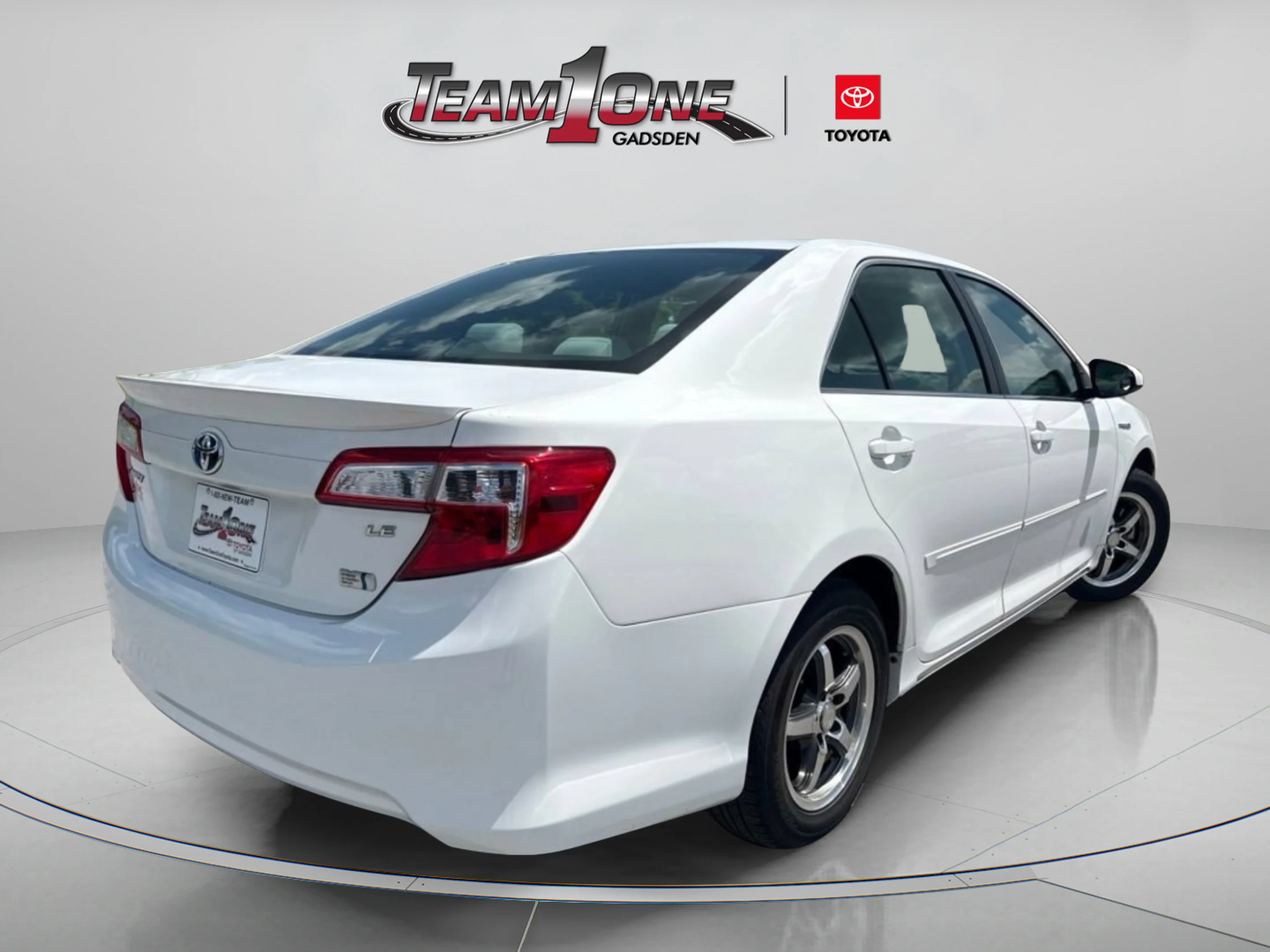 Used 2012 Super White Toyota LE image 6