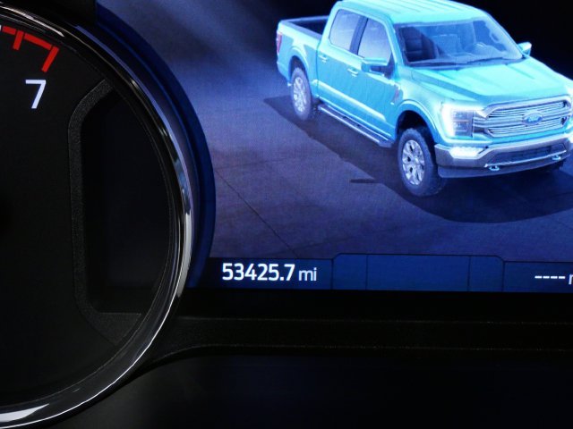 Certified Used 2021 Blue Ford XLT image 22