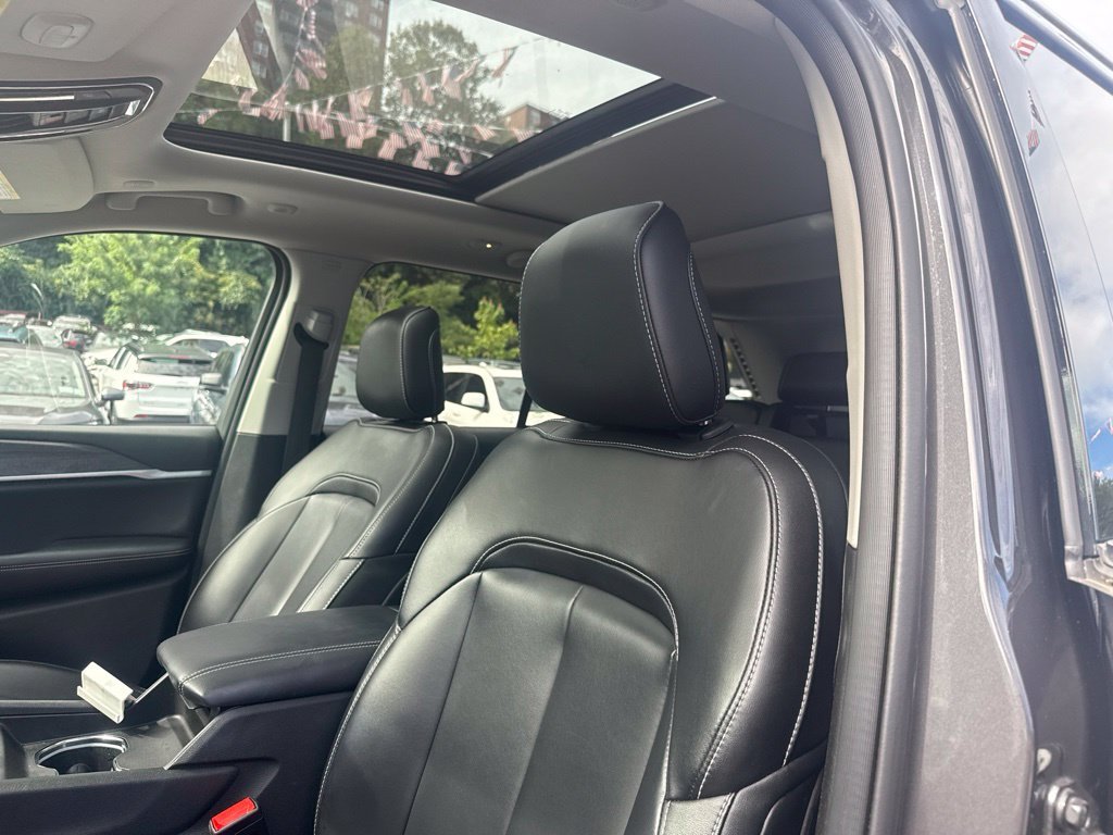 Used 2023 Gray Jeep Limited image 7