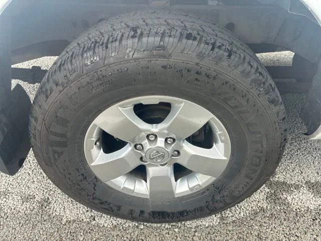 Used 2010 Avalanche Nissan SE image 10