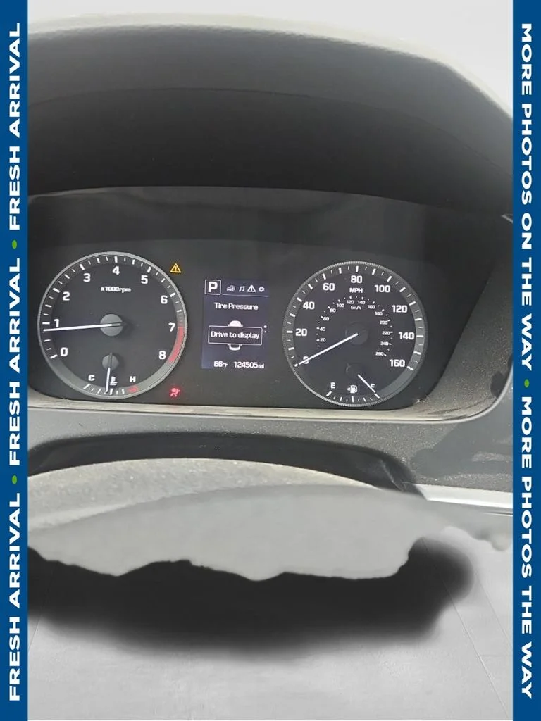 Used 2015 Red Hyundai SE image 1