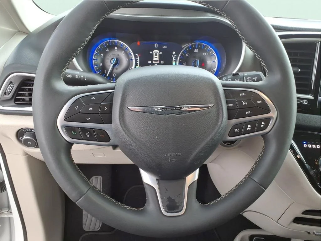Used 2024 White Chrysler Touring L image 19