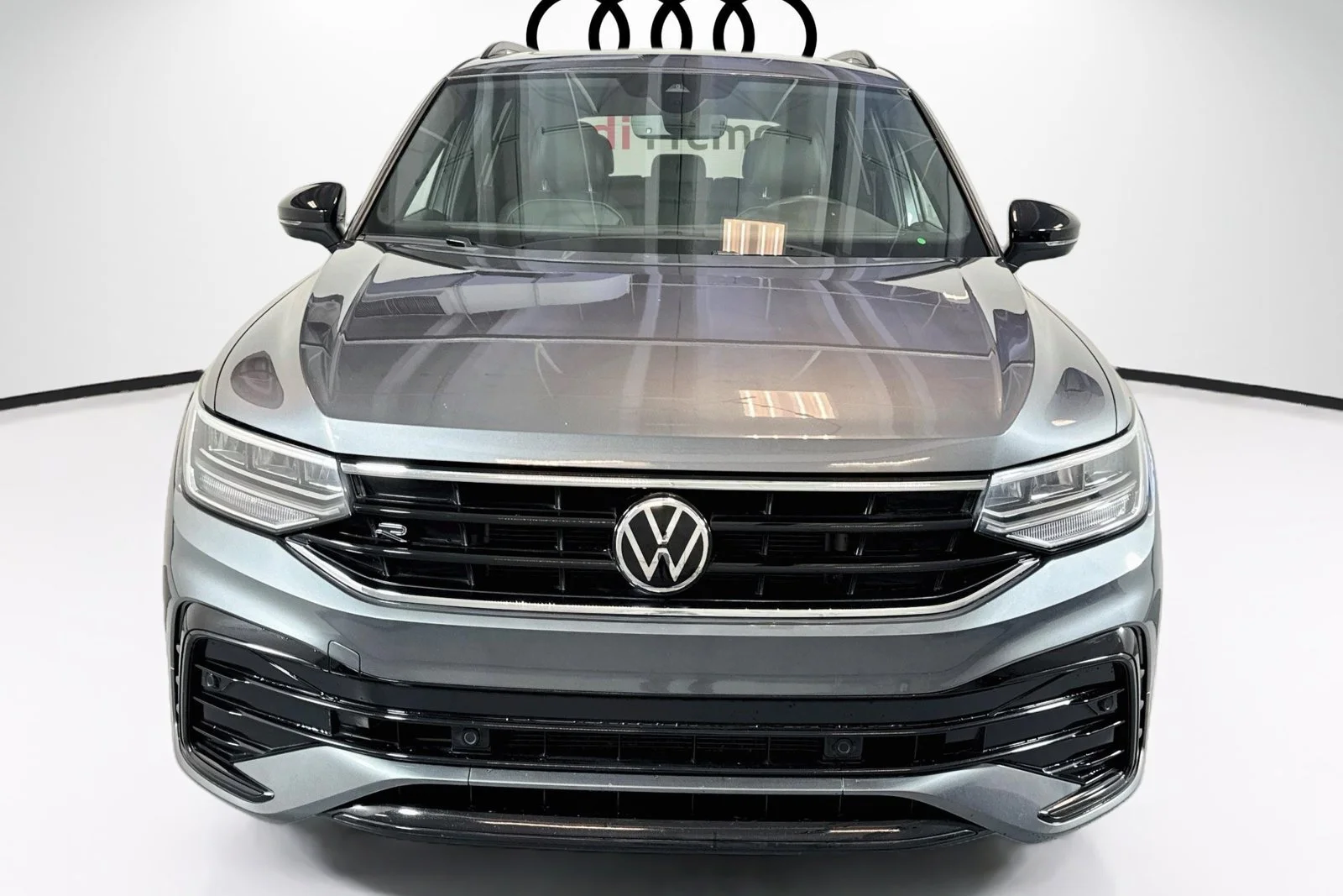 Used 2022  Volkswagen SE R-Line Black image 2